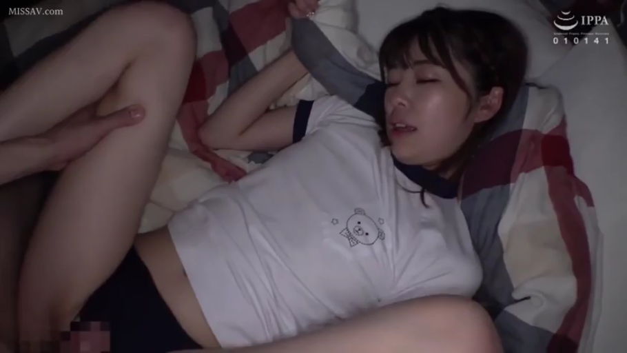 性交 · 仰卧开腿 · 销魂 · 白色短袖 · 枕头 · 床上 · 高清