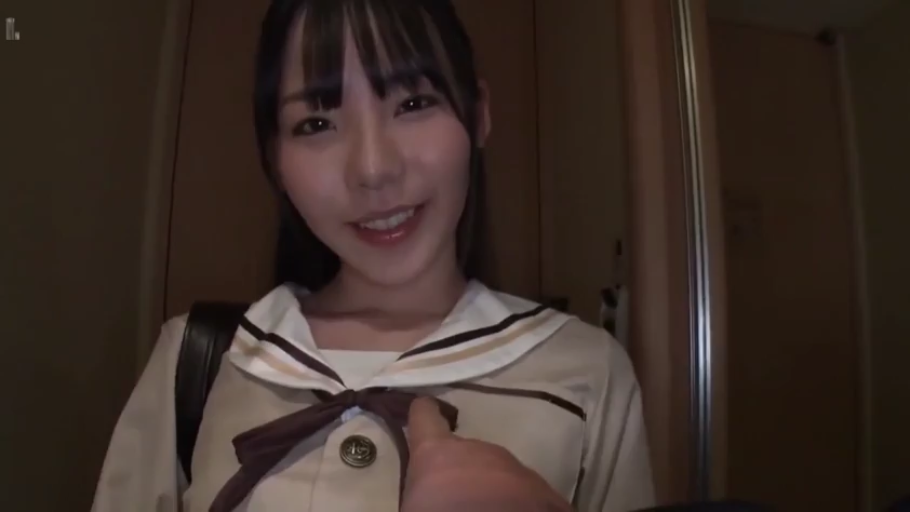 室内 · 站立 · 微笑 · 面部特写 · POV视角 · JK制服 · 互动 · 书包