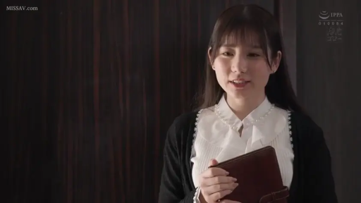 室内 · 站立 · 上半身 · 职场装 · 温和 · 记事本 · 日本女优 · 拿着记事本