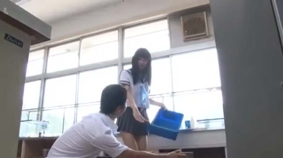 室内 · 标题 · 屏幕特写 · 展示文字 · 电子屏幕