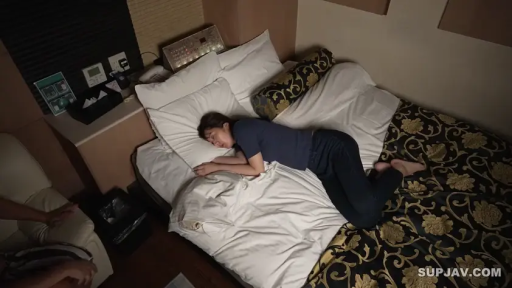 臥室 · 全景 · 平靜 · 休闲服 · 侧卧 · 休息 · 电子面板