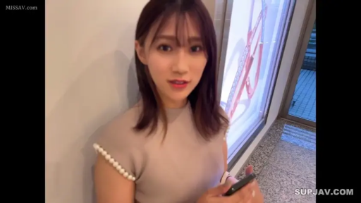 一个温暖又温柔的小女人。 *开会时，我用了振动器，阴部的汁液滴在我的面前，我射精了！然而，我是一个年老体衰的女人，却因射精在体内而受到惩罚！