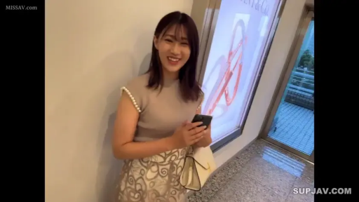 一个温暖又温柔的小女人。 *开会时，我用了振动器，阴部的汁液滴在我的面前，我射精了！然而，我是一个年老体衰的女人，却因射精在体内而受到惩罚！
