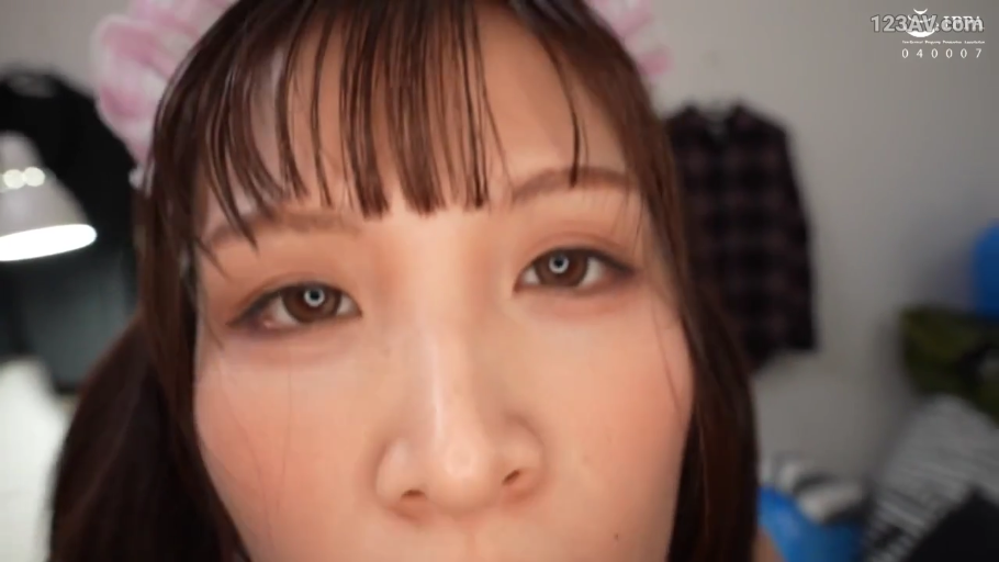 室内 · 顔部のクローズアップ · 诱惑 · メイド服 · 凝視 · 正面 · 头饰 · 日韩