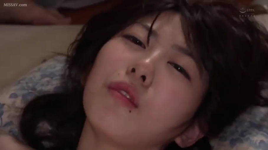 脸部特写 · 卧室 · 仰卧 · 裸体