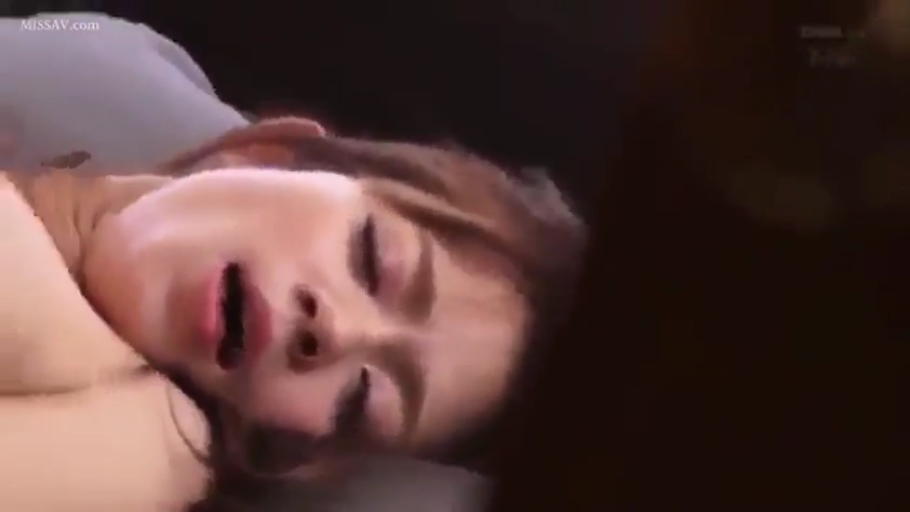 性交 · 顔部のクローズアップ · 全裸 · 銷魂 · 枕头 · 仰臥 · 床上 · 日本AV