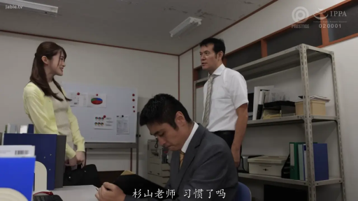 办公室 · 站立 · 中景 · 微笑 · 对话 · 熟女 · 白板 · 職場裝