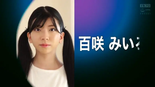 站姿 · 平静 · 双马尾 · 白色T恤 · 影棚 · 凝视镜头 · 日文字幕 · 头像特写