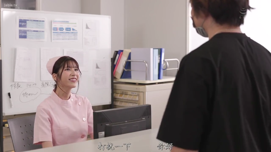 坐姿 · 交谈 · 中景 · 电脑 · 微笑 · 粉色护士服 · 制服诱惑 · 医院前台