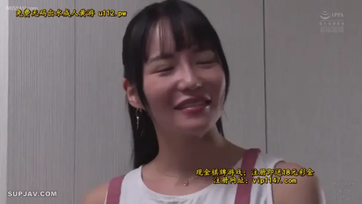 Indoor · Conversation · Stand · 面部特写 · White tank top · 眯眼笑 · 广告字幕