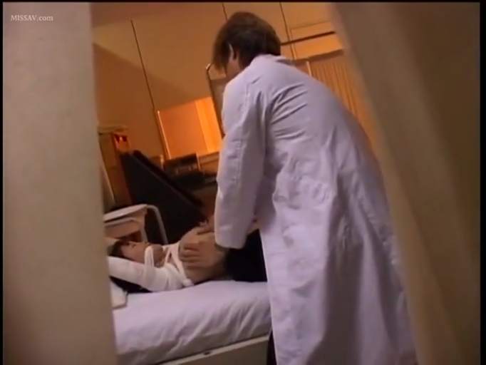 病院 · 白大褂 · 中景 · 仰臥