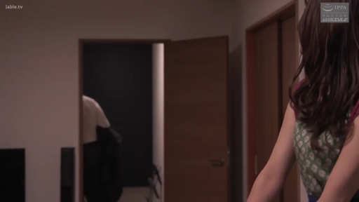 室内 · 站立 · 围裙 · 观望