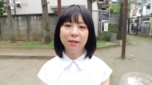 白色短袖衬衫