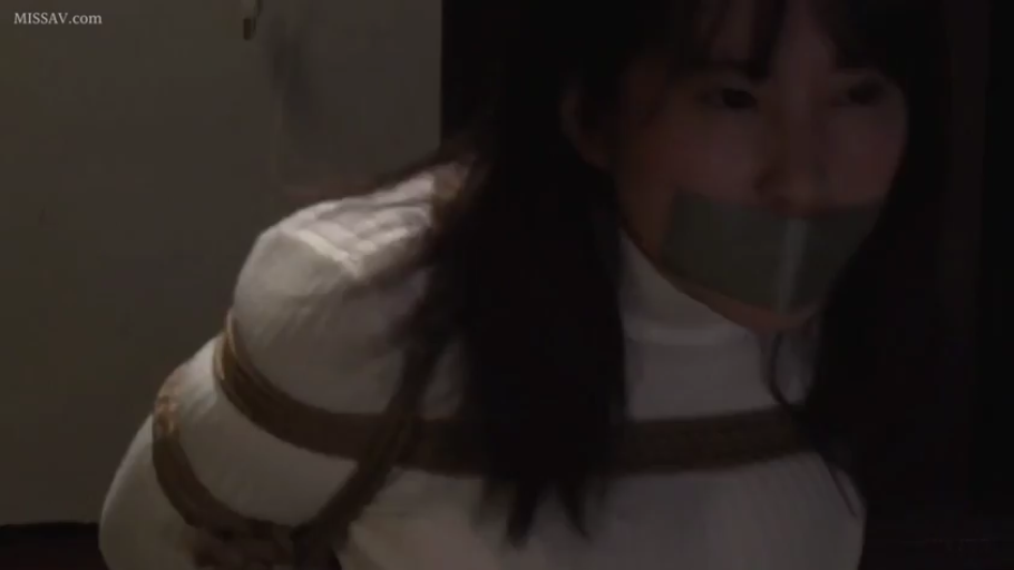 Indoor · 面部特写 · 白色高领毛衣