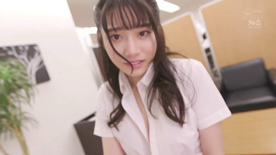 脸部特写 · 办公室 · 迷离 · 白衬衫 · 盆栽 · 注视 · POV视角 · 前倾