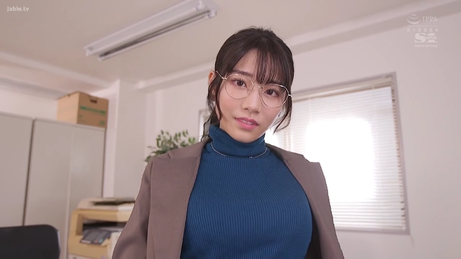 面部 · 眼镜 · 办公室 · 站姿 · 职业装 · OL · 挑逗 · 自信