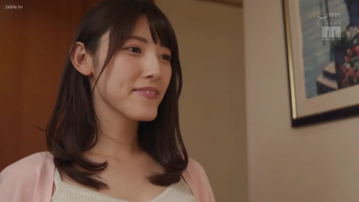 面部 · 卧室 · 平静 · 床 · 居家 · 注视 · 休闲服 · 爬行