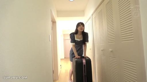 室内 · 坐姿 · 腿部 · 黑白制服 · 羞涩 · 椅子 · 恋足 · 玩弄足部