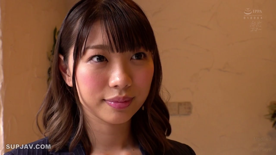 Indoor · Close-up of the face · Business attire · 正面