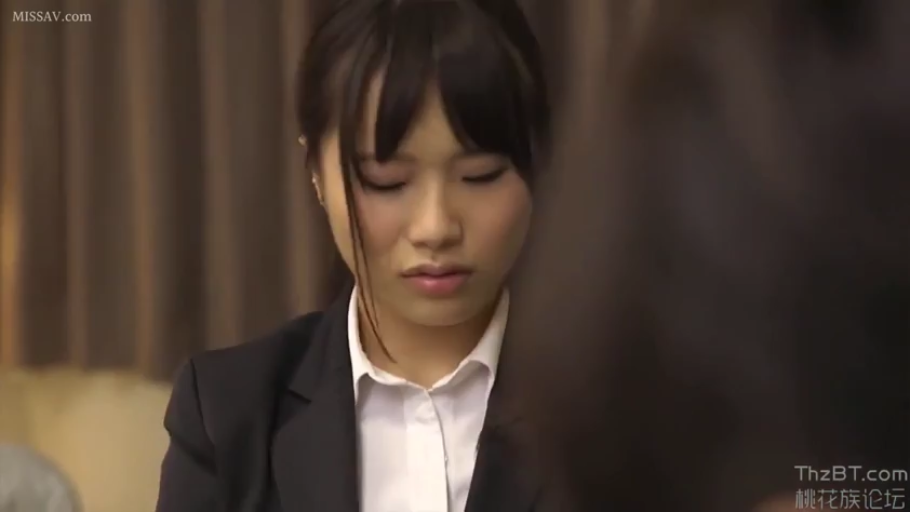 室内 · 坐姿 · 面部 · 职业装