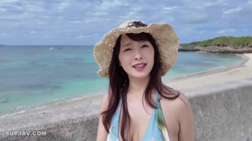 面部 · 比基尼 · 站立 · 对视 · 户外 · 笑容 · 草帽 · 海边