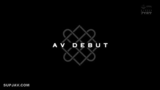 Kneeling posture · 模特摆拍 · Sweet smile · 白色床铺 · 全身镜头 · Black hollow lace lingerie · Newcomer Debut Teaser