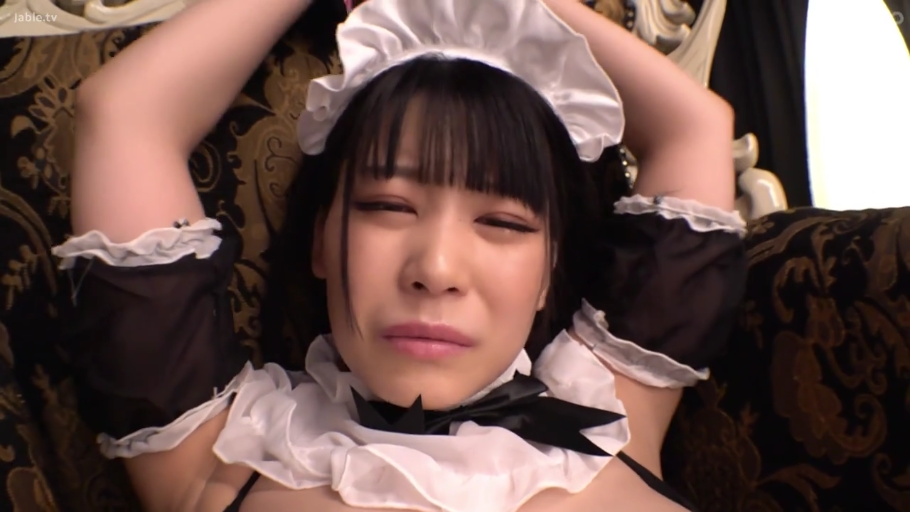 室内 · 脸部特写 · 仰卧 · 女仆装