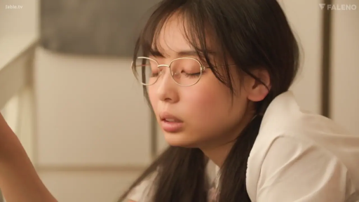 室内 · 俯身 · 眼镜 · 脸部特写 · 白衬衫 · 双马尾 · 性爱行为 · 迷离销魂