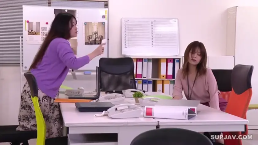 口交 · 卧室 · 享受 · 灰色分体内衣 · 窗帘 · 侧卧 · 三人行