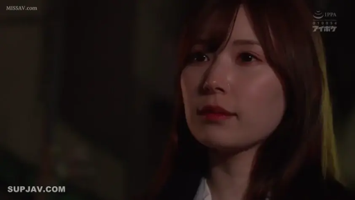 室内 · 面部特写 · 职业装