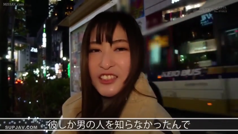 胸部 · 卧室 · 床铺 · 黑色丝袜 · 多人 · 笑容 · 调情 · 搂抱