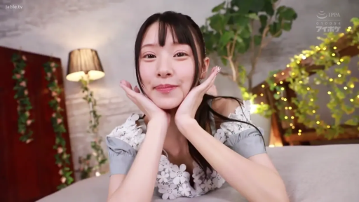 卧室 · 俯卧 · 面部特写 · 蕾丝花边裙