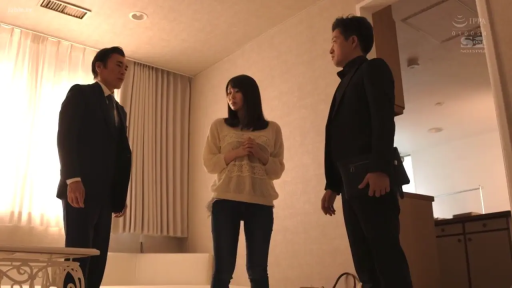 室内 · 忧郁 · 站立 · 特写 · 毛衣