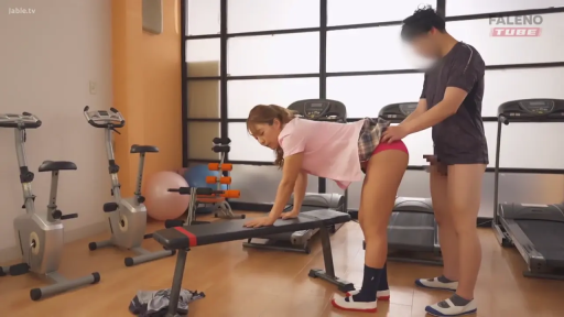 全身 · 校服 · 站立 · 羞涩 · 打码 · 掀裙 · 健身房 · 健身器材