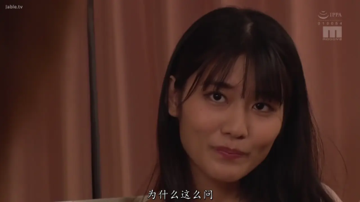 室内 · 座り姿勢 · 会話 · 面部 · 平静 · 休闲服 · 视频字幕