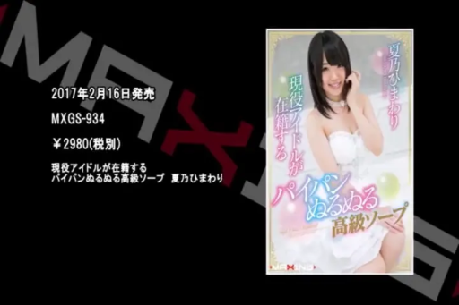 坐姿 · 摆拍 · 微笑 · 正面 · 封面 · 白色礼服裙 · 写真背景 · 字体标识