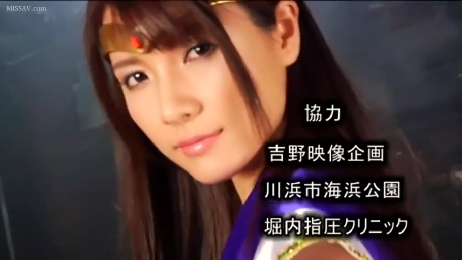 室内 · 顔部のクローズアップ · 微笑 · 注視 · 长发 · 正面 · 头饰 · 角色扮演服