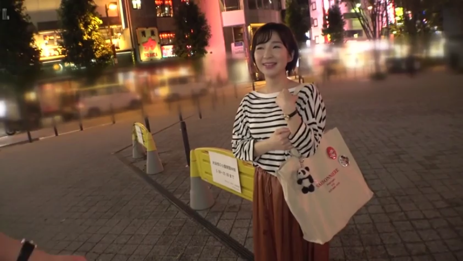 办公室 · 站立 · 羞涩 · 全景 · 多人 · 内衣 · 桌椅 · 被面试