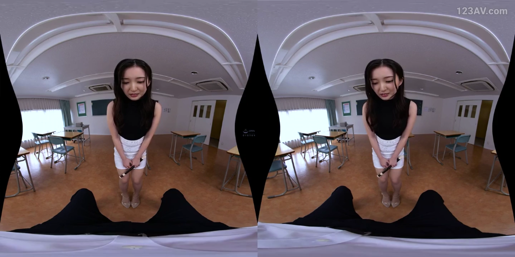 教室 · 黑色无袖上衣