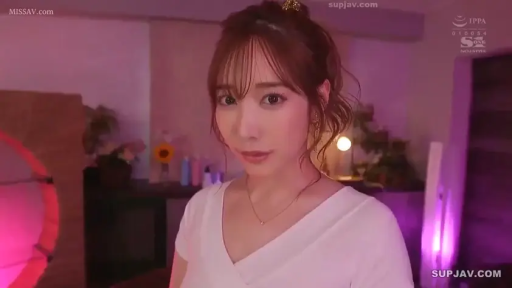 Indoor · Standing Posture · Smile · Necklace · 上半身特写 · 注视镜头 · White V-neck top · Pink lights