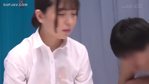 坐姿 · 专注 · 白衬衫 · 办公室内 · 凝视 · 近景 · OL风