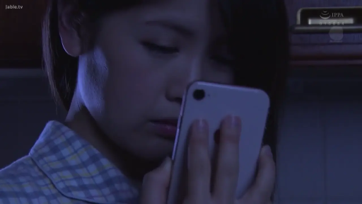 室内 · 脸部特写 · 格纹睡衣