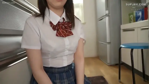 室内 · 坐姿 · 躯干 · 平静 · 静坐 · JK制服 · 亚洲人 · 冰箱