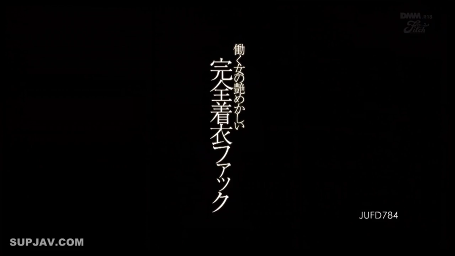 羞涩 · 站姿 · 上半身 · 洗手间 · 偷拍视角 · 脱衣 · 镜子 · 红色胸罩