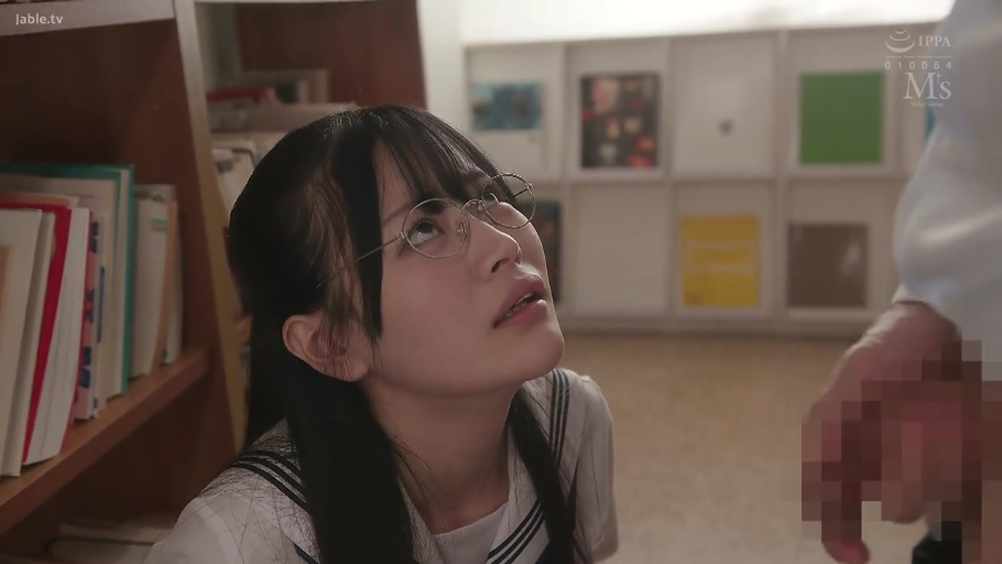 卧室 · 躯干 · 居家 · 内衣 · 害羞 · 侧卧 · 脱衣 · 白色紧身裤