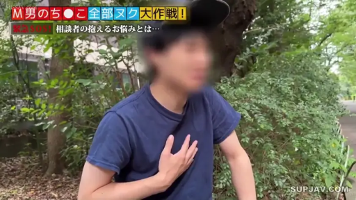 中景 · 户外 · T恤 · 捂胸