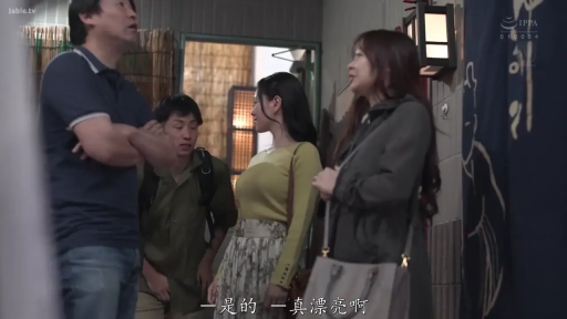 站立 · 中景 · 自然 · ハンドバッグ · 走廊 · 日常装 · 雑談 · 群像剧情