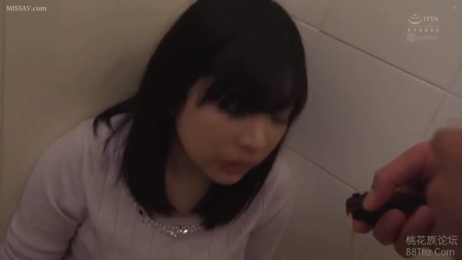 性交 · 卧室 · 愉悦 · 丝袜 · 近景 · M字开腿 · 有码 · 被褥