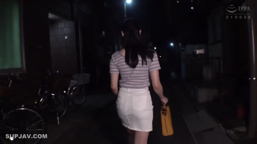 条纹短袖 · 深夜小巷