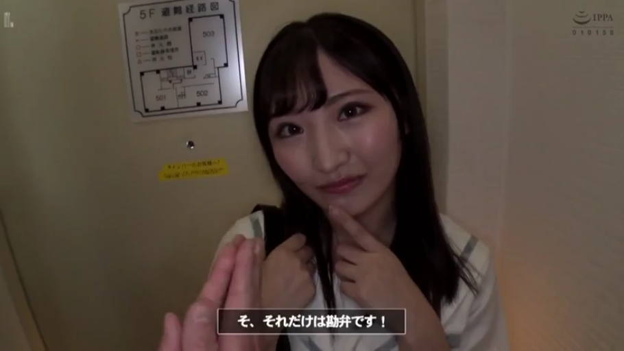 室内 · 站立 · 面部特写 · 制服 · 对视